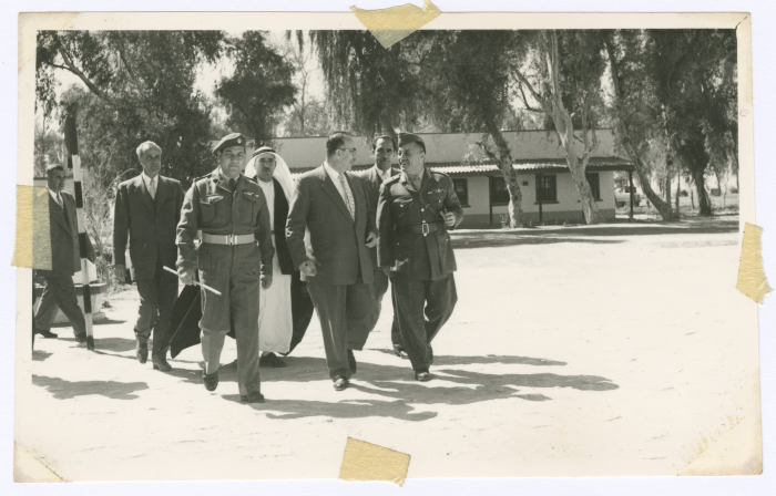 محمد سالم الذويب ومجموعة من الرجال في الكلية الحربية العراقية