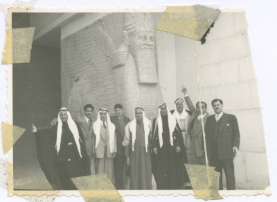 محمد سالم الذويب ومجموعة من الأشخاص