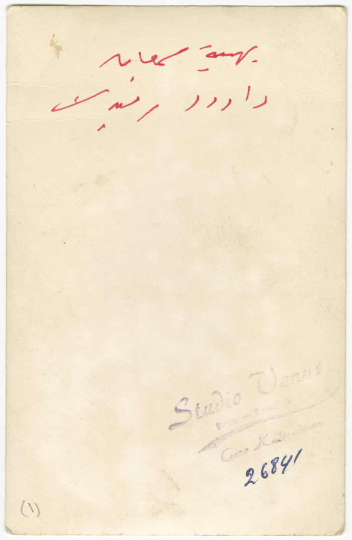 امرأة بالزي التقليدي
