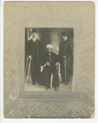 Abdel Salam Al-Barqawi; to the left, with other political figures