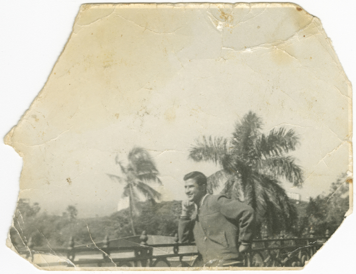 شاب فلسطيني أثناء دراسته في الهند