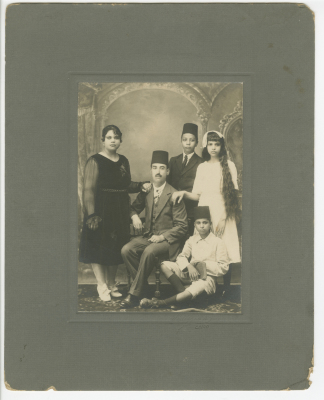 A photograph of Abdel Salam Al-Barqawi; a social and political activist from Jenin, with his Egyptian wife Zahira Al-Muhandis and her siblings.