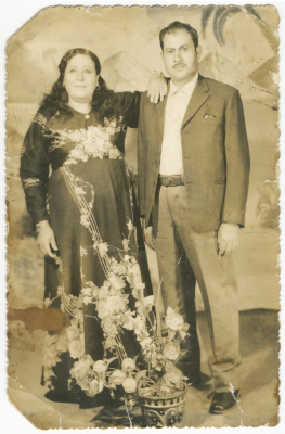 فلسطيني وزوجته أثناء عمله في الكويت