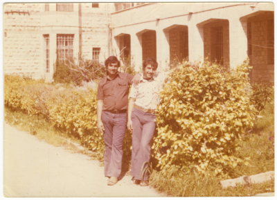 أصدقاء أثناء فترة الدراسة