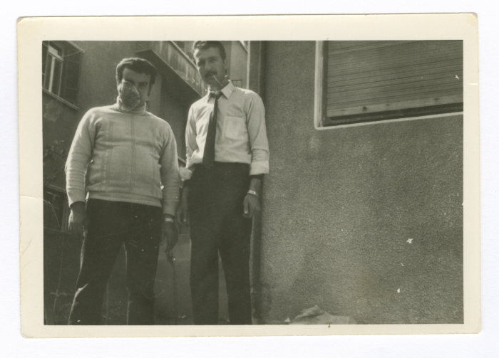 فلسطينيان أثناء فترة الدراسة في سوريا