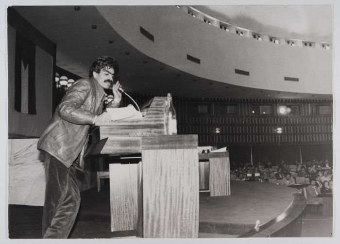 أحد المشاركين في فعاليات المؤتمر التاسع للاتحاد العام لطلبة فلسطين، الجزائر، 1984