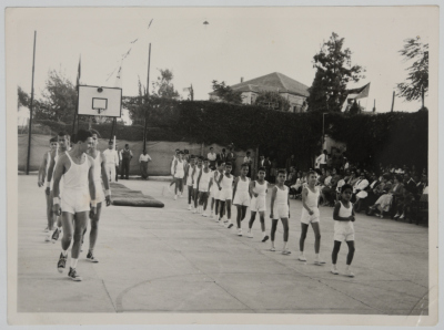 صورة من ملعب جمعية الشبان المسيحية في القدس 1960 