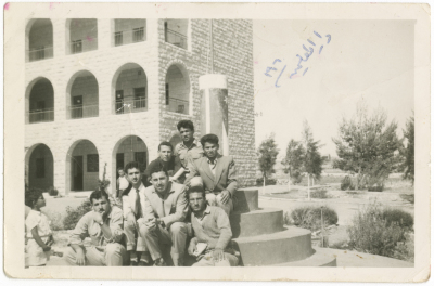 اساتذة في دار المعليمن