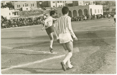 لاعبان في مبارة