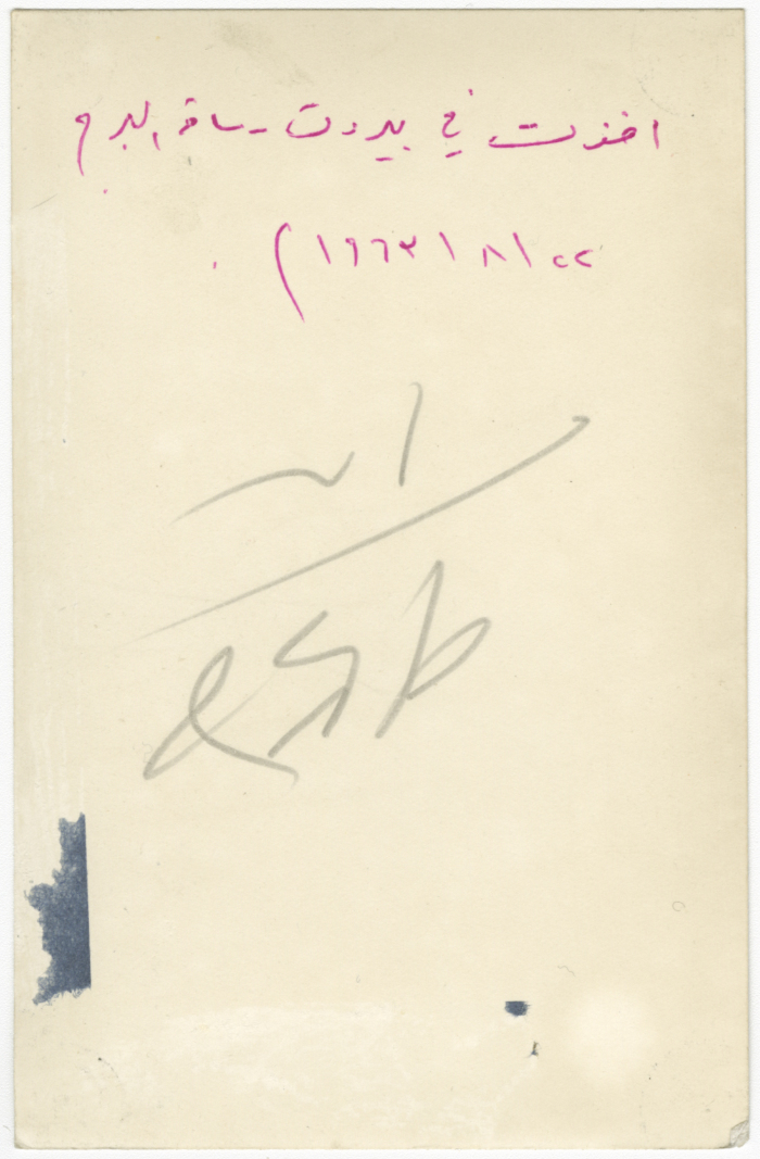 رجل في ساحة البرج في بيروت