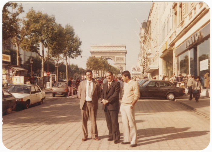 اعضاء من نادي فريق شباب الخليل في باريس