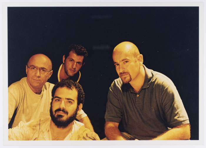 صورة لطاقم مسرحية 