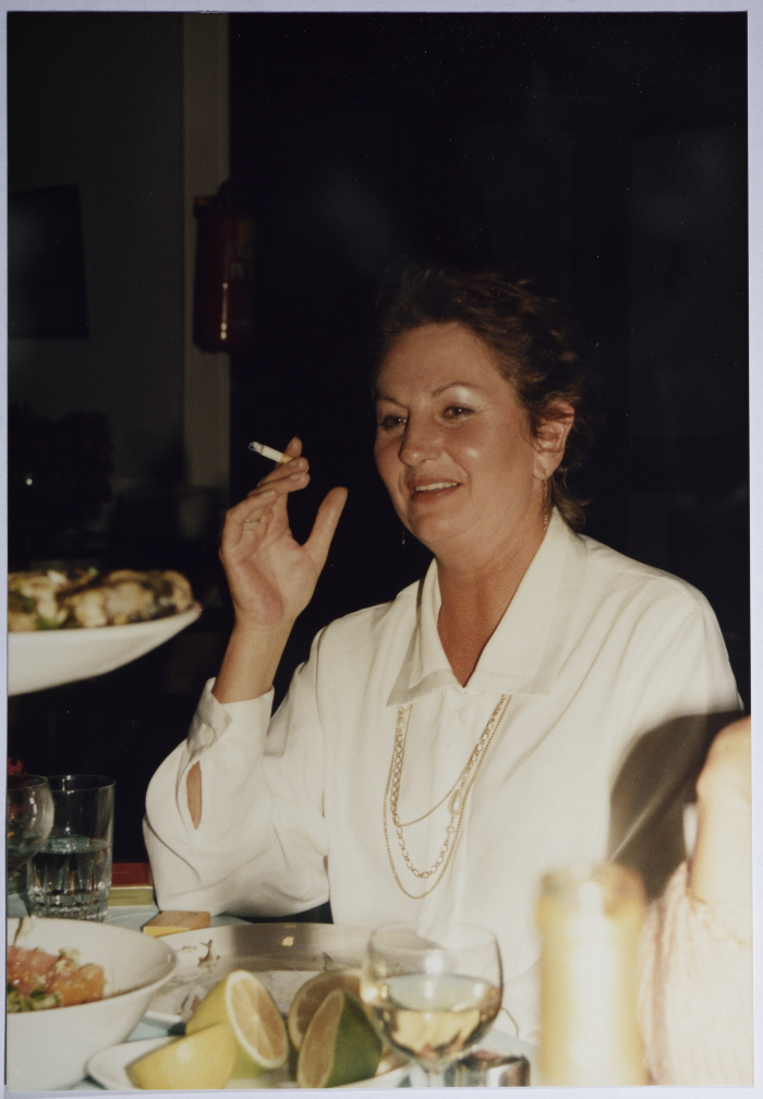 أحد الضيوف خلال زيارة محمد منير لجرحى الحرب على لبنان في قبرص