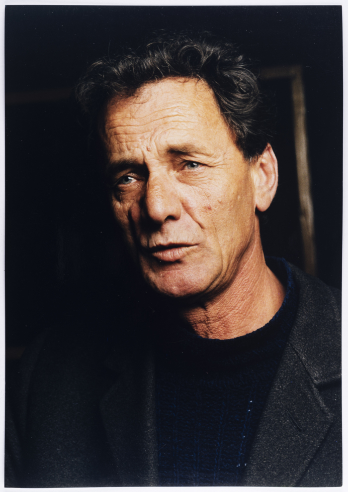 أثناء التحضير لعمل موسيقي ساخر بعنوان 