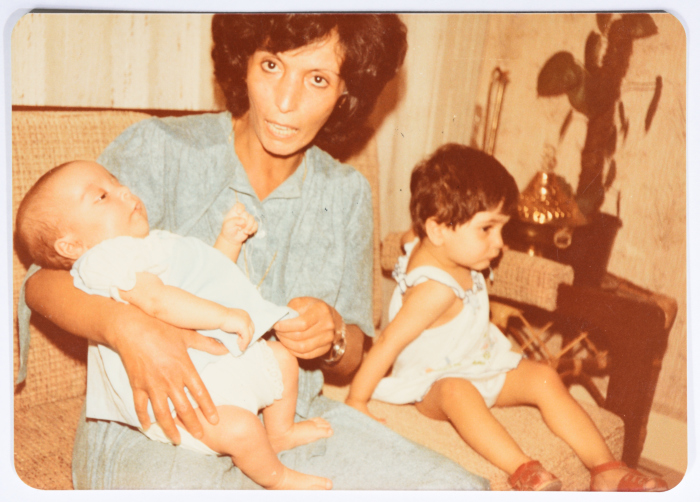 نهاية محمد مع طفليها تالا ومجد خليفة، دمشق، 1983 