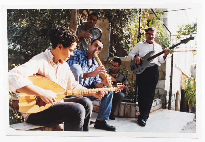 فرقة صابرين خلال إحدى التدريبات في الاستديو القديم عام 1995 