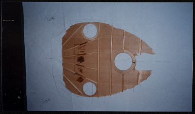 من ورشة لصناعة آلة العود 