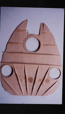 من ورشة لصناعة آلة العود 