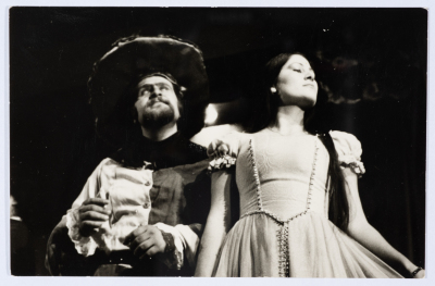 عرض مسرحية لعبة الحب والمصادفة