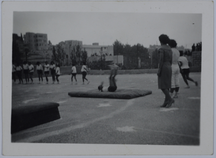 نشاط لمرشدات الكشافة، 1957