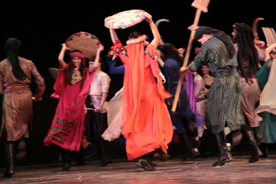 مشاركة فرقة الفنون الشعبية في مهرجان التراث عام 2010