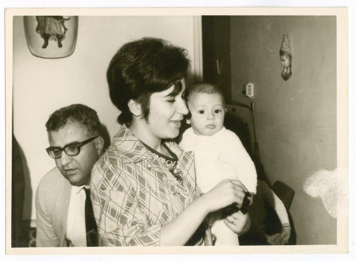 بسام نايف أبو غزالة مع أخته