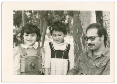 أفراد من عائلة نايف أبو غزالة