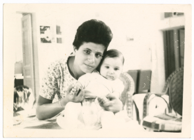 شادية أبو غزالة والطفل موسى 