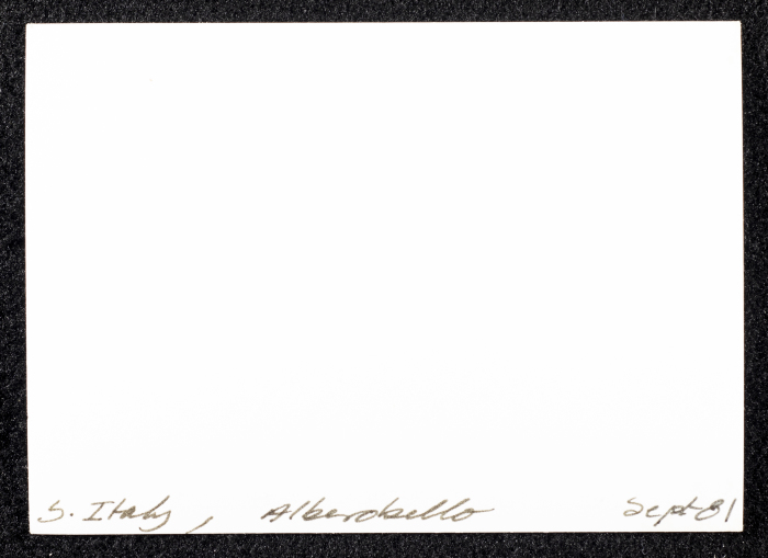 مبنى قديم في حي ألبيروبيلو في ايطاليا