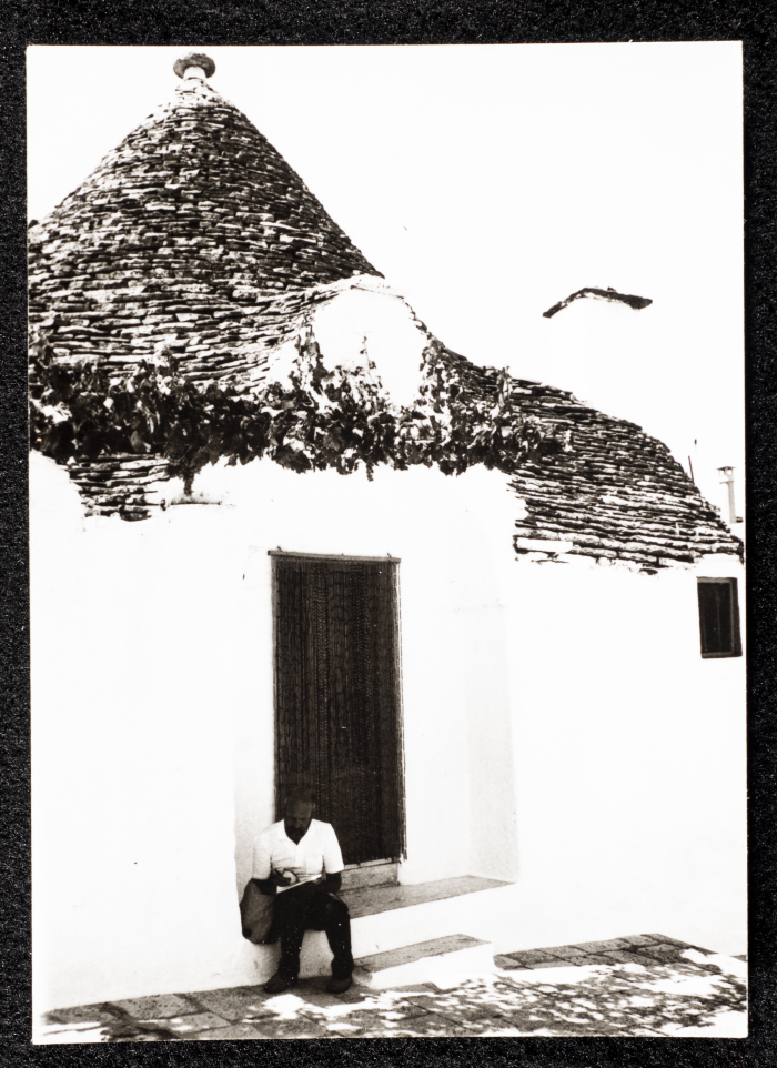 مبنى قديم في حي ألبيروبيلو في ايطاليا