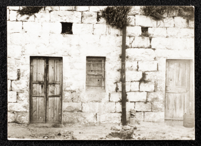 بيت قديم من قرية كوبر . 
