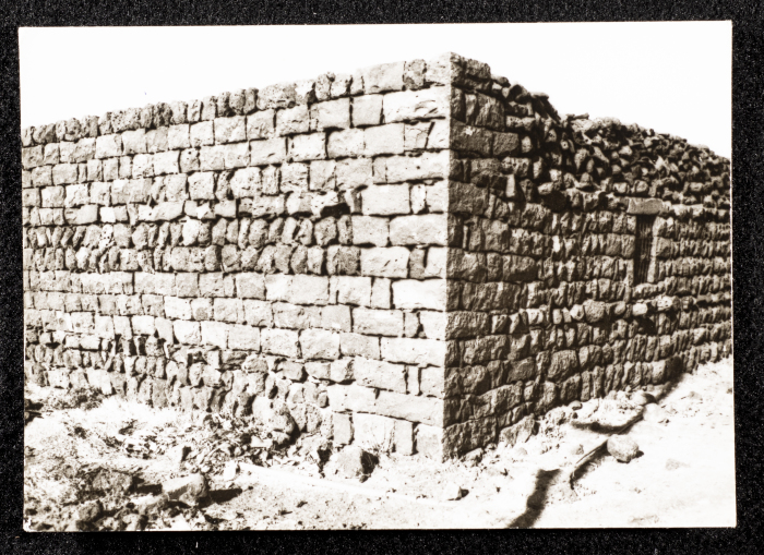 صورة لبيوت طنيَّة، شماليّ سوريا، 1981
