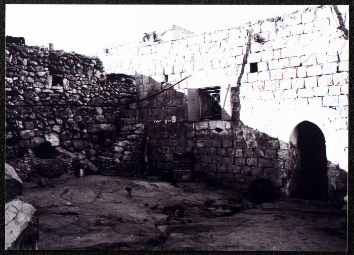 صورة لقصر صالح البرغوثي في قرية دير غسانة