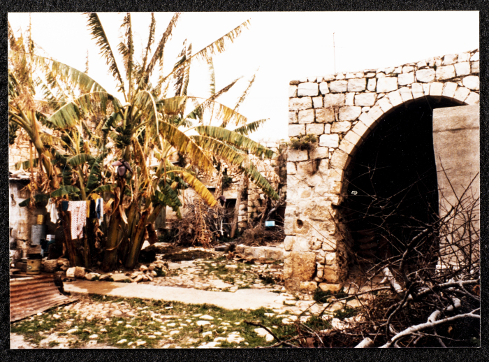 حوش الرابي في قرية دير غسانة 