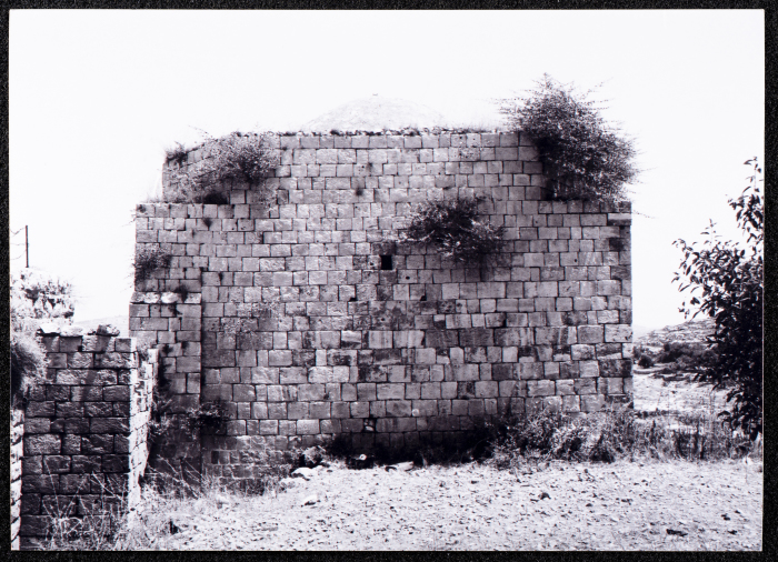 بيت قديم في قرية عبوين 