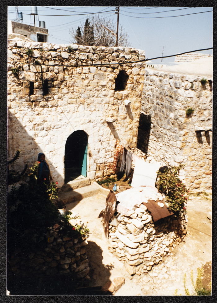 صورة من حوش الشعيبي في دير غسانة، قضاء رام الله