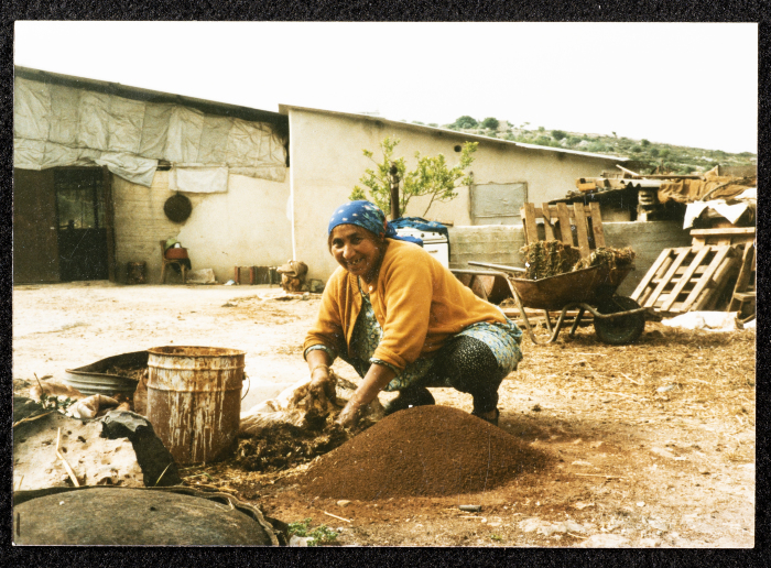 السيدة ام العبد من قرية دير السودان قضاء مدينة رام الله 