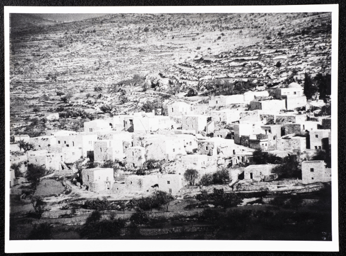 صورة من قصر آل سحويل في قرية عبوين
