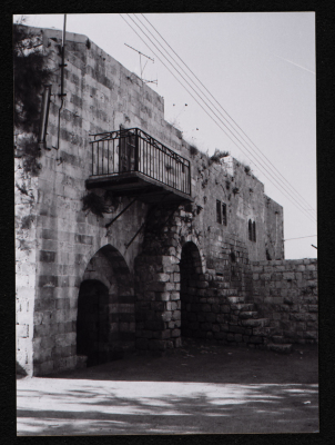 صورة لقصر صالح البرغوثي في قرية دير غسانة