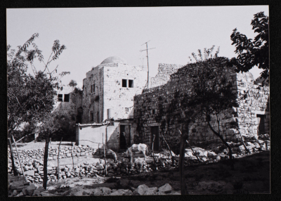 صورة لقصر صالح البرغوثي في قرية دير غسانة