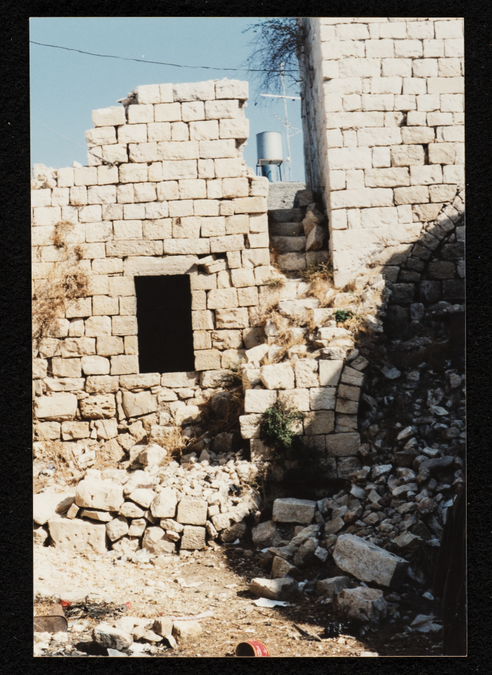 بيت قديم في قرية قراوة بني زيد قضاء رام الله 