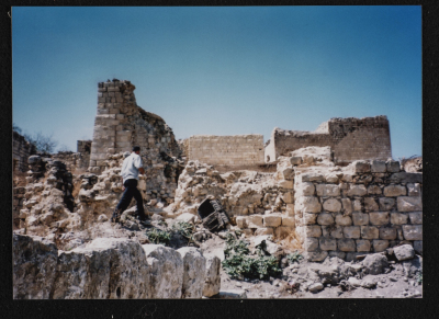 صورة لقلعة الخطيب في قرية بيت إكسا، شمال غربي القدس
