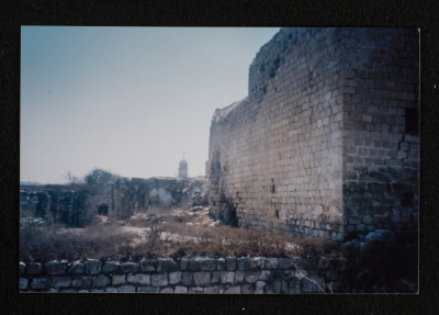 صورة لقلعة الخطيب في قرية بيت إكسا، شمال غربي القدس
