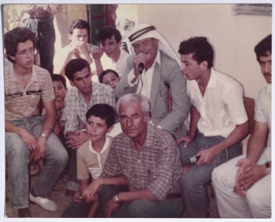 صورة لراجح السلفيتي وهو يغني في عرس ابن اخته نظام 