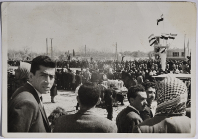 صورة لتجمهر المتظاهرين في دمشق ضد حلف بغداد