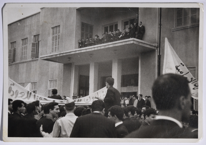 A photo of demonstrators rallied before the Ministry of Interior