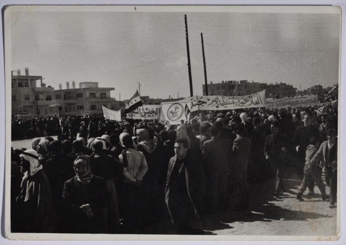 حشد من المتظاهرين في أحد المظاهرات ضد خلف بغداد في دمشق 