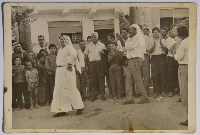 راجح السلفيتي يؤدي وصلة زجلية ويدبك