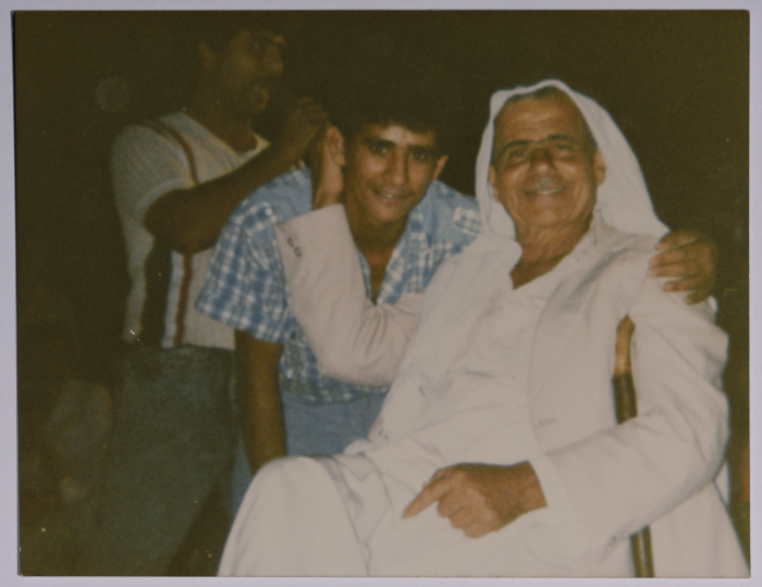 راجح مع ابن ابنته فادي