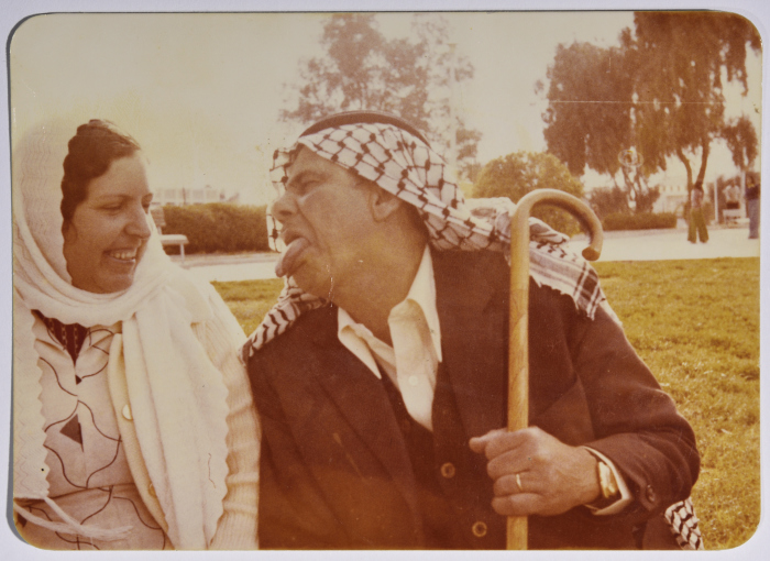 الشاعر راجح السلفيتي مع شقيقته في الكويت